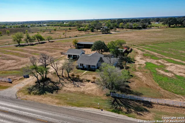 461 Highway 173 S Devine, TX 78016
